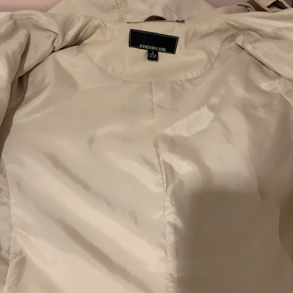 Zippered lightweight jacket with hood and pockets - Picture 6 of 6